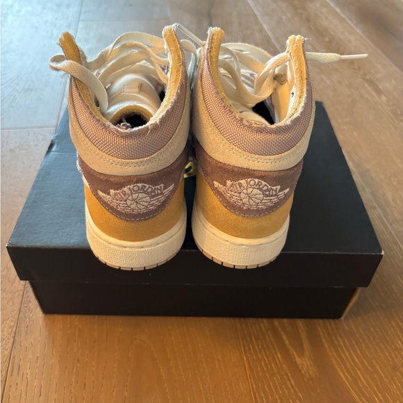 AIR JORDAN Youth Size 4.5Y - MID SE CRAFT GS “Inside Out - Taupe Haze - Picture 7 of 13